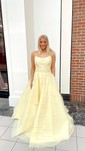 Ball Gown Scoop Neck Tulle Prom Dresses With Appliques