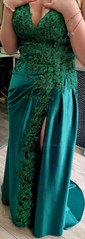 Sheath/Column V-neck Satin Prom Dresses With Appliques