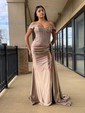 Sheath/Column Off-the-shoulder Satin Prom Dresses With Appliques