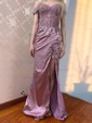Sheath/Column Off-the-shoulder Satin Prom Dresses With Appliques