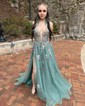 Ball Gown V-neck Tulle Prom Dresses With Appliques