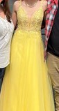 Ball Gown V-neck Tulle Prom Dresses With Appliques
