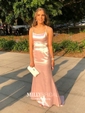 Sheath/Column Scoop Neck Satin Prom Dresses With Ruched