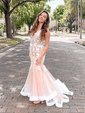 Trumpet/Mermaid V-neck Tulle Floor-length Appliques Lace Prom Dresses