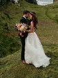 Ball Gown/Princess V-neck Tulle Sweep Train Wedding Dresses With Appliques Lace