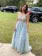 Ball Gown V-neck Tulle Prom Dresses With Appliques