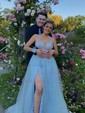 Ball Gown V-neck Tulle Prom Dresses With Appliques