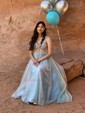 Ball Gown V-neck Tulle Prom Dresses With Appliques