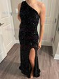 Sheath/Column One Shoulder Velvet Sequins Sweep Train Split Front Prom Dresses