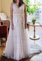 Ball Gown V-neck Tulle Court Train Wedding Dresses With Appliques Lace