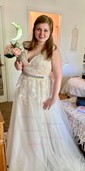 Ball Gown/Princess V-neck Tulle Court Train Wedding Dresses With Appliques Lace