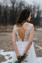 Ball Gown/Princess V-neck Lace Tulle Floor-length Wedding Dresses With Buttons