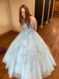 Ball Gown Scoop Neck Tulle Prom Dresses With Appliques