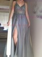 Ball Gown V-neck Tulle Prom Dresses With Appliques