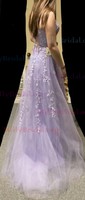 Ball Gown/Princess Scoop Neck Tulle Sweep Train Appliques Lace Prom Dresses