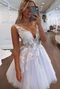 Ball Gown V-neck Tulle Short/Mini Homecoming Dresses With Appliques Lace