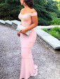 Sheath/Column Off-the-shoulder Modest Prom Dresses With Appliques